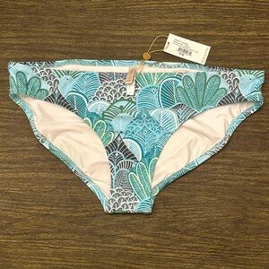 Helen Jon size large color Dominica. New!